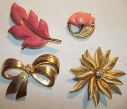Lot of Four Vintage Pins Signed AVON CAPRI SARAH COVENTRY Rhinestone Pla... - $19.79