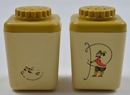 Vintage Yellow &amp; Gold Plastic Salt &amp; Pepper Shakers 2.25&quot; Tall Colectibl... - £5.44 GBP