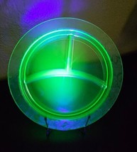 MacBeth Evans Dogwood Green Pattern 1930s Era Uranium Glass Grill Plate ... - $32.64