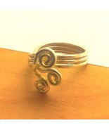 14 K yellow gold handmade wire swirls ring for women - €453,27 EUR+
