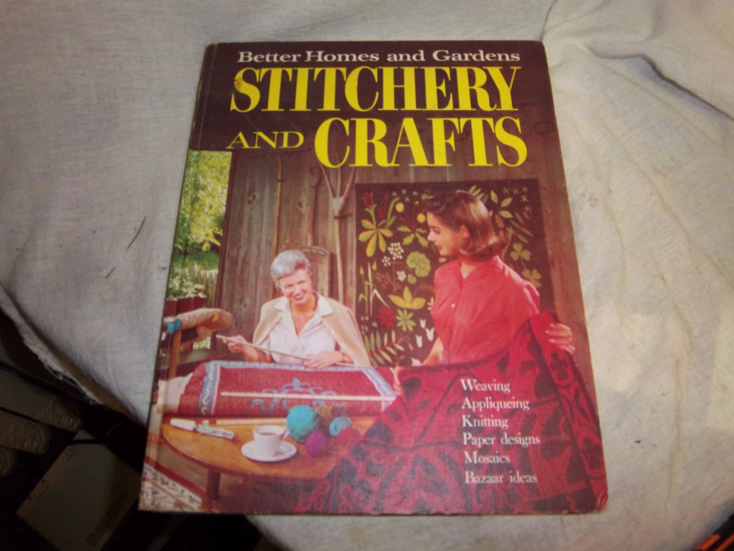 free ship better homes and gardens stitchery and crafts 1966 vintage cra... - $9.99