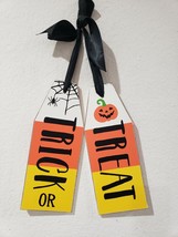 Halloween Reversible Candy Corn Trick Or Treat, Candy Out Wall Sign Decor 11,75 - £22.20 GBP