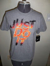 BOY&#39;S YOUTH KIDS NIKE LAVA JUST DO IT JDI GRAPHIC TEE T SHIRT GRAY NEW $... - $322.80 MXN