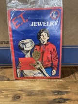 Vtg Et E.T. &amp; Elliot Extra Terrestrial Necklace Pendant Star Power 1982 On Card - £4.60 GBP