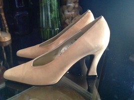 Valerie Stevens Vintage Women&#39;s Suede Heels Tan /Beige Size 6 Made in Spain  - £21.89 GBP