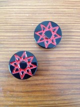 Pair of 2 Vintage 80s 90s Red Star Sun Flower Black Plastic Shank Buttons 2cm - £10.34 GBP
