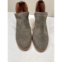 Jeffrey Campbell Rosee Round Toe Leather Ankle Boots in Green Croc Size 8 - $1,118.61 MXN