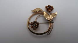 Vintage Red Blue Rhinestone Accent Gold Plated Flower Brooch 5cm - £23.74 GBP