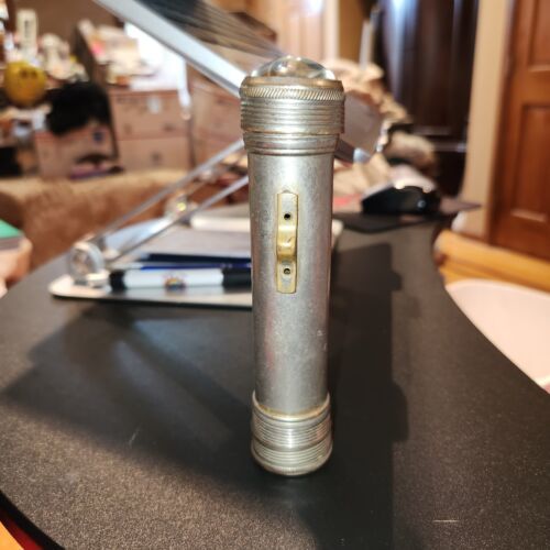 Vintage Eveready Fisheye Battery Operated Flashlight Untested Small 5.25"  - $19.60