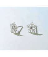 Exquisite 925 Sterling Silver Delicate White Snowflake Stud Earrings - $25.79 CAD