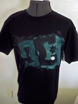 MEN&#39;S DC SHOES BLACK TEE T-SHIRT GREEN/GRAY PAINT SPOUNGED ON DC LOGO NE... - $17.99