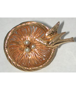 Vintage gold-tone Cute Bird on Nest with Eggs Pin/Brooch  - €11,37 EUR