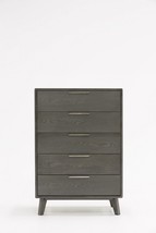 30" Grey Wash Solid Wood Five Drawer Chest - $20,471.33 MXN