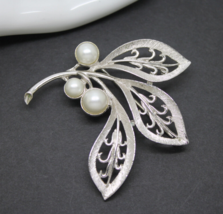 Vintage Signed Sarah Coventry Cov Silver Filigree Pearl BROOCH Pin Jewellery - £24.27 GBP