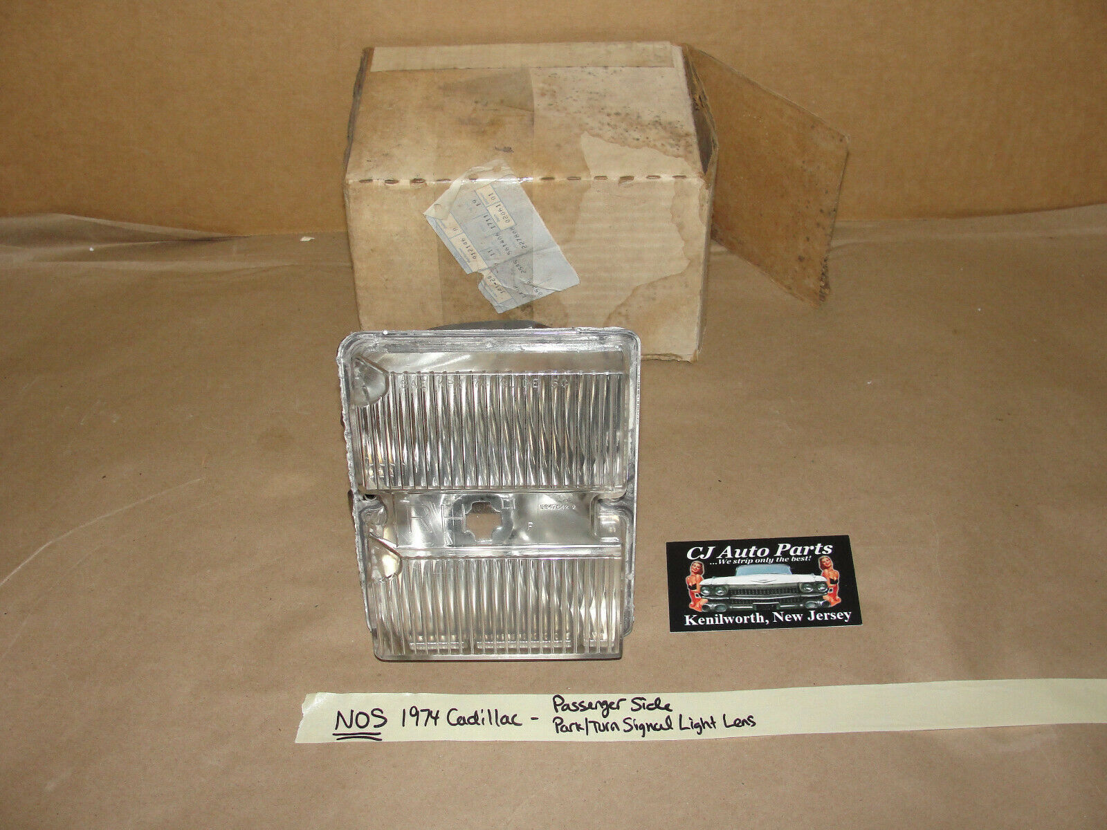 NOS 74 CADILLAC DEVILLE RIGHT PASSENGER SIDE CORNER PARK TURN SIGNAL LIGHT LENS - $98.99