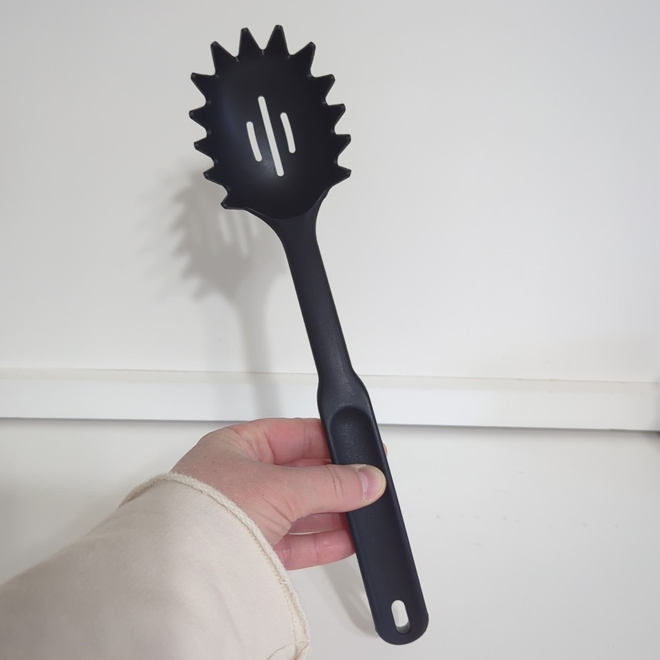 The Pampered Chef Black Nylon Spaghetti Spoon Cooking Serving Heat Resis... - $14.99