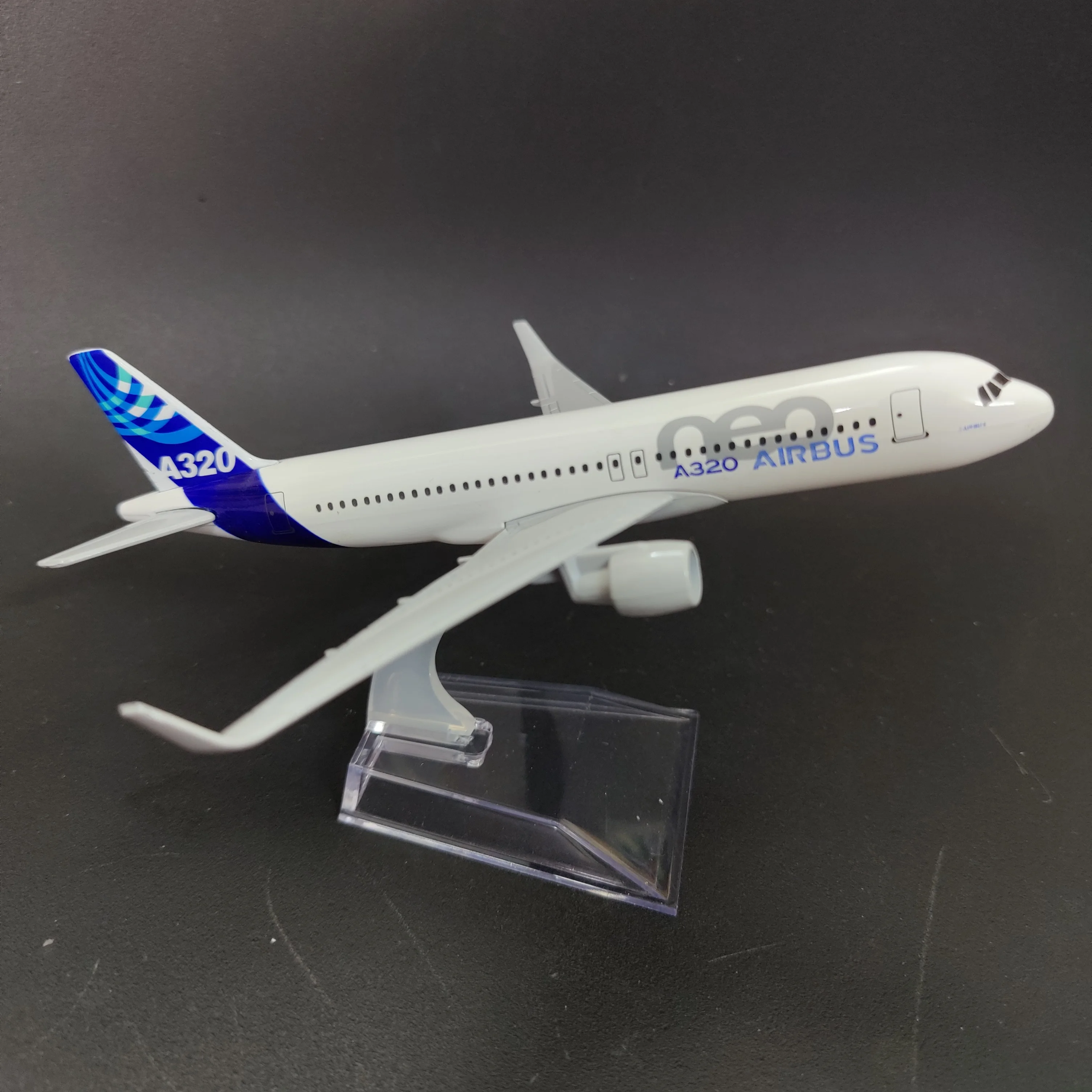 Play Scale 1:400 Airbus A320 Prototype Aircraft Alloy Diecast Model 15cm World A - £26.38 GBP