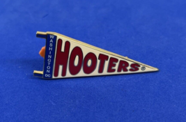 WASHINGTON, DC - HOOTERS GAME PENNANT FLAG LAPEL PIN - £9.75 GBP