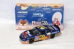 Mike Skinner # 31 Looney Tunes Die Cast 1:24 Scale Stock Car - $26.43