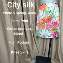 City Slik White &amp; Spring Green Floral Print Pocket Skirt Size 4 - $12.00