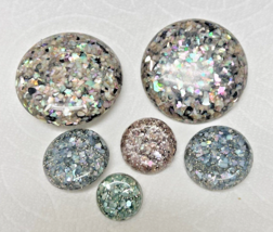 6 Vintage Hard Plastic Lucite Glitter Buttons 1 1/2-5/8 Silver Pink Green - $452.20 MXN