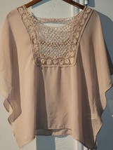 Umgee Size M tan/Cream Lace Boho Hi-Low Bell Sleeve Blouse Shirt - £11.03 GBP