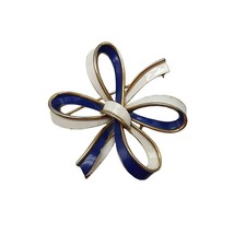 Trifari Textured Blue White Enamel Ribbon Bow Brooch Pin Gold Tone Vintage - £27.59 GBP