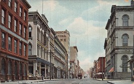 Richmond Virginia ~ Est Main Street-Storefronts-Trolleys-Bank ~ 1910s Cartolina - £6.84 GBP