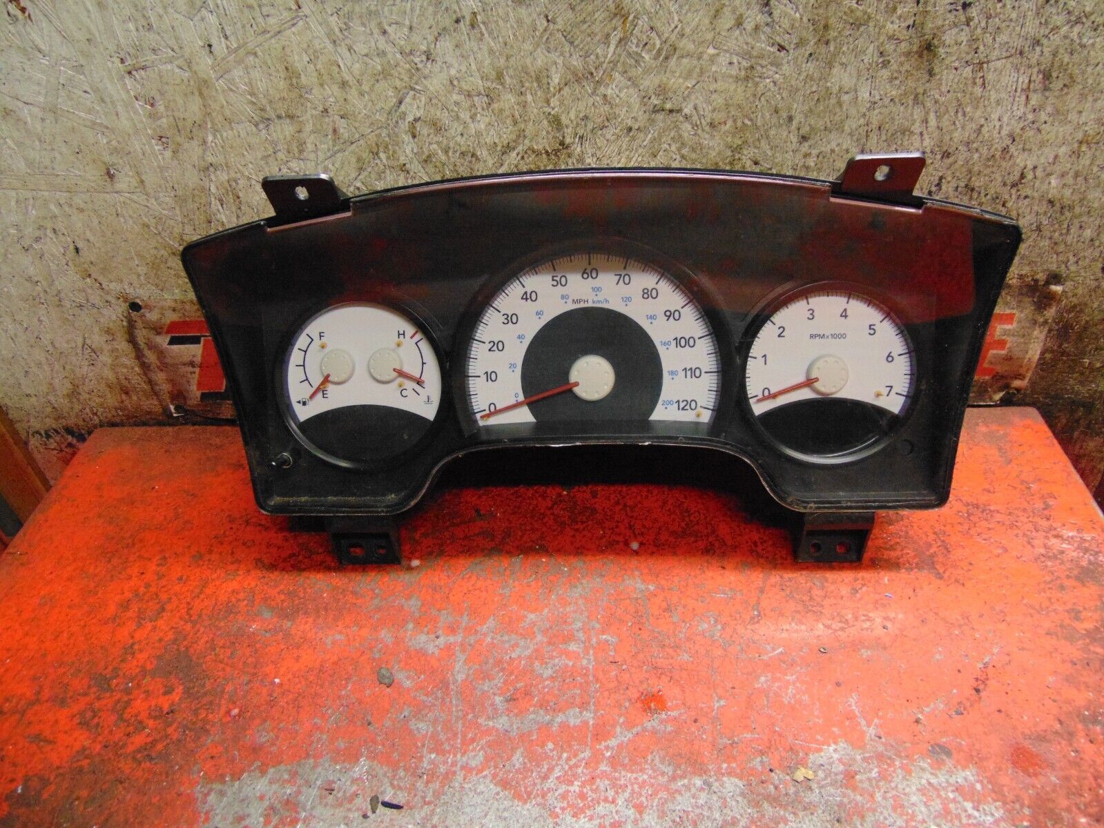 05 Dodge Dakota speedometer instrument gauge cluster p56049692ah