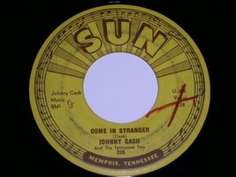 JOHNNY CASH COME IN STRANGER VINTAGE SUN 45 RPM - £15.00 GBP