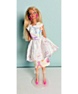 1999 Mattel Barbie 3498 Blonde Hair Blue Eyes Original Pink Hoop Earrings - $14.12