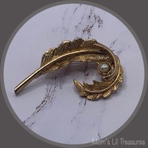 Gold &amp; Faux Pearl Textured Detailed Curly Leaf Brooch • Vintage Jewelry - £6.24 GBP