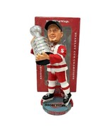 NICKLAS LIDSTROM DETROIT RED WINGS FOCO 10" 2002 STANLEY CUP TROPHY BOBBLEHEAD - £59.14 GBP