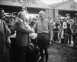 Orville Wright presents Curtiss Marine Trophy to US Marine aviator Photo... - £7.02 GBP+