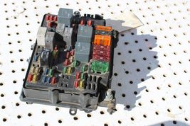 2001 - 2002 CHEVROLET SILVERADO DIESEL 6.6L LB7 ENGINE BAY FUSE BOX  R226 image 5