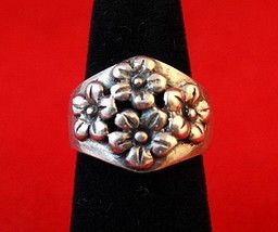 Vintage Sterling Silver Embossed Daisy Ring, Sz 6  - $26.99