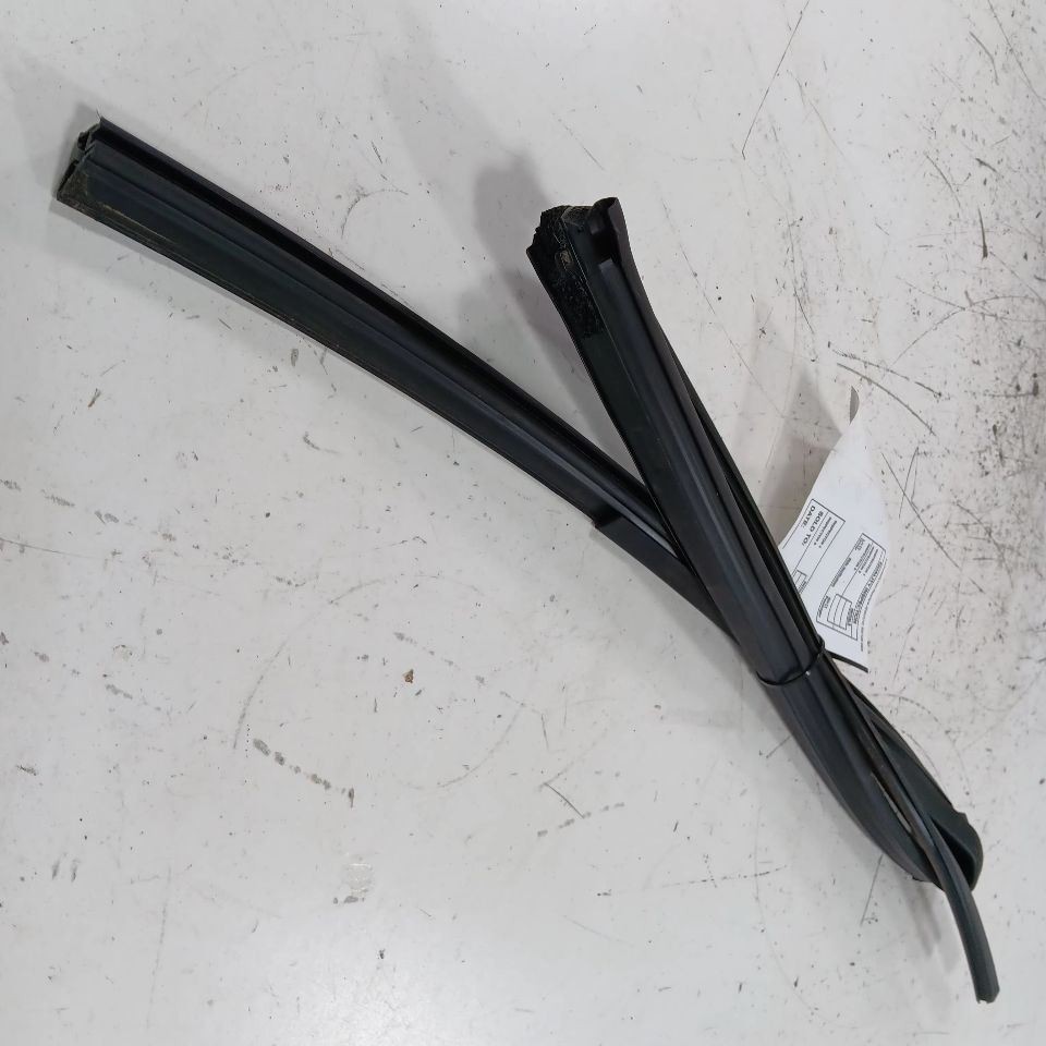 Toyota Prius C Door Glass Window Seal Rubber Right Passenger Rear Back  ... - $37.75
