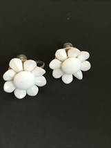 Vintage White Milk Glass Bead Daisy Flower Screwback Earrings – 7/8th’s ... - $11.29