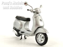 4 Inch Vespa LX 125 Scooter 1/18 Scale Diecast Model by Maisto - SILVER - $18.80 4 Inch Vespa LX 125 Scooter 1/18 Scale Diecast Model by Maisto - SILVER - $18.80