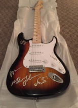 Phish      autographed    Signed  new  Guitar     * proof - $15,955.17 MXN