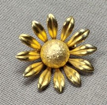 Vintage Flower Lapel Pin Gold-tone Brooch Costume Jewelry Daisy Floral B... - £12.45 GBP