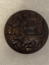Vintage Brown Burwood featuring two carved Scotty Dogs on Round Button - €8,12 EUR