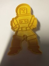 Vtg Stanley Home Products Astronaut Robot Yellow Plastic Cookie Cutter 5 &quot; - £3.56 GBP
