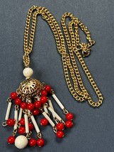 Vintage Goldtone Chain w Long Red &amp; White Plastic Bead Tassel Pendant Necklace – - £9.06 GBP