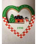 Rare Vintage Hallmark &quot;There&#39;s no place like A New Home!&quot; Christmas Orna... - $189.87 MXN