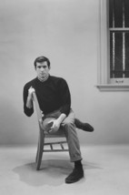 Anthony Perkins in Psycho creepy pose in chair Norman Bates 18x24 Poster - £19.29 GBP