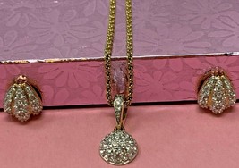 VTG Swarovski Crystal Round Pendant with 18&quot; Necklace &amp; Matching Clip Earrings - £32.61 GBP