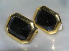 Estate Black Faceted Rhinestone in Hexagon Goldtone Setting Clip Earrings – - £5.57 GBP