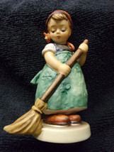Goebel Hummel Figurine #171, &quot;Little Sweeper&quot;, 4.25” TMK1 - $28.66