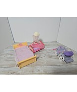 Fisher Price Loving Family Dollhouse Bed 2002, Crib 2006, Carriage 2001 - $380.59 MXN